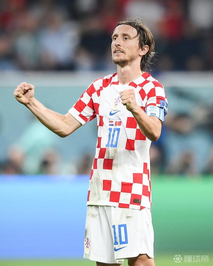 半场： 萨索洛2-1佛罗伦萨，曼德拉戈拉点射，沃尔帕托破门