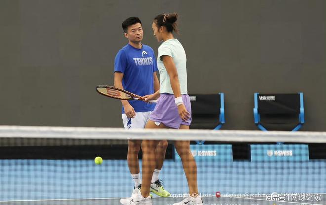 教练试图调 教练试图调